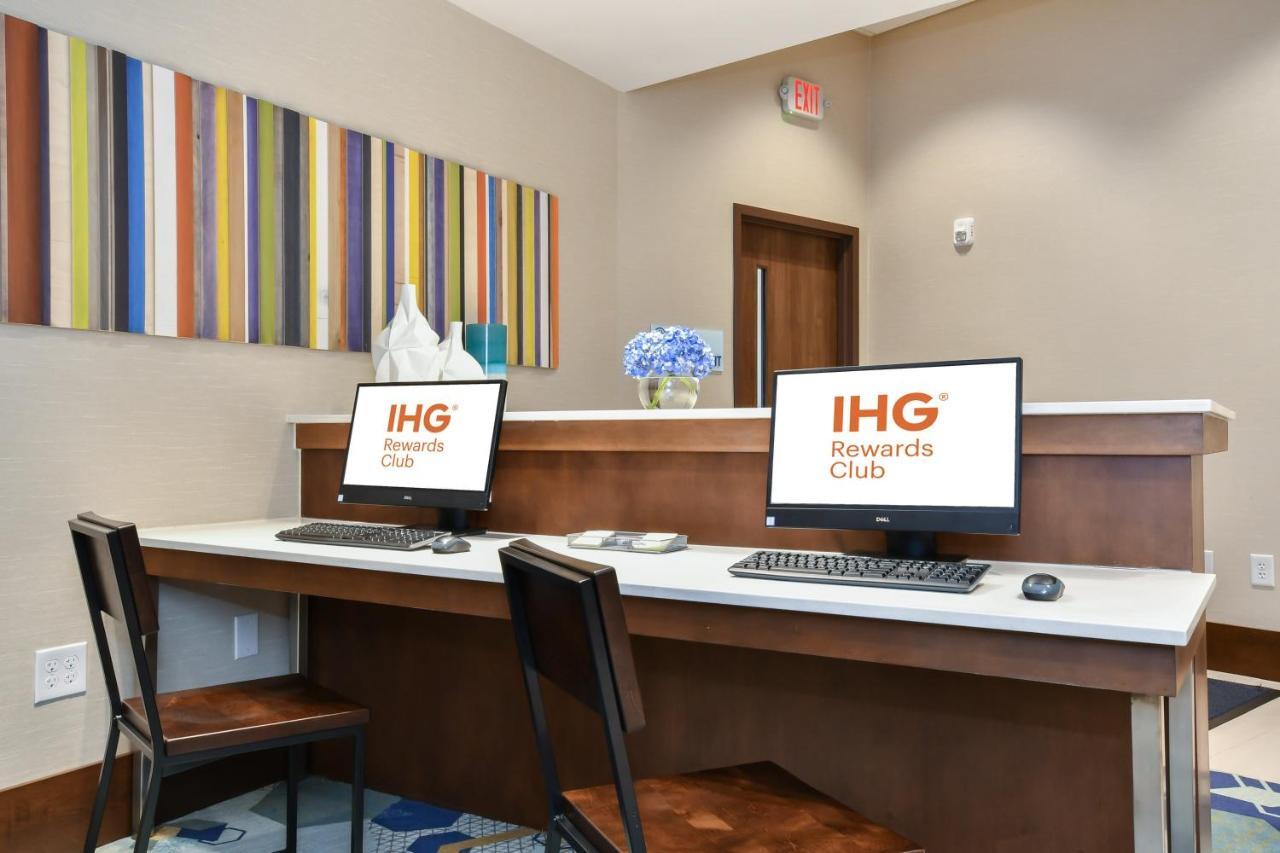 Holiday Inn Express & Suites Charlotte - Ballantyne By Ihg Екстериор снимка