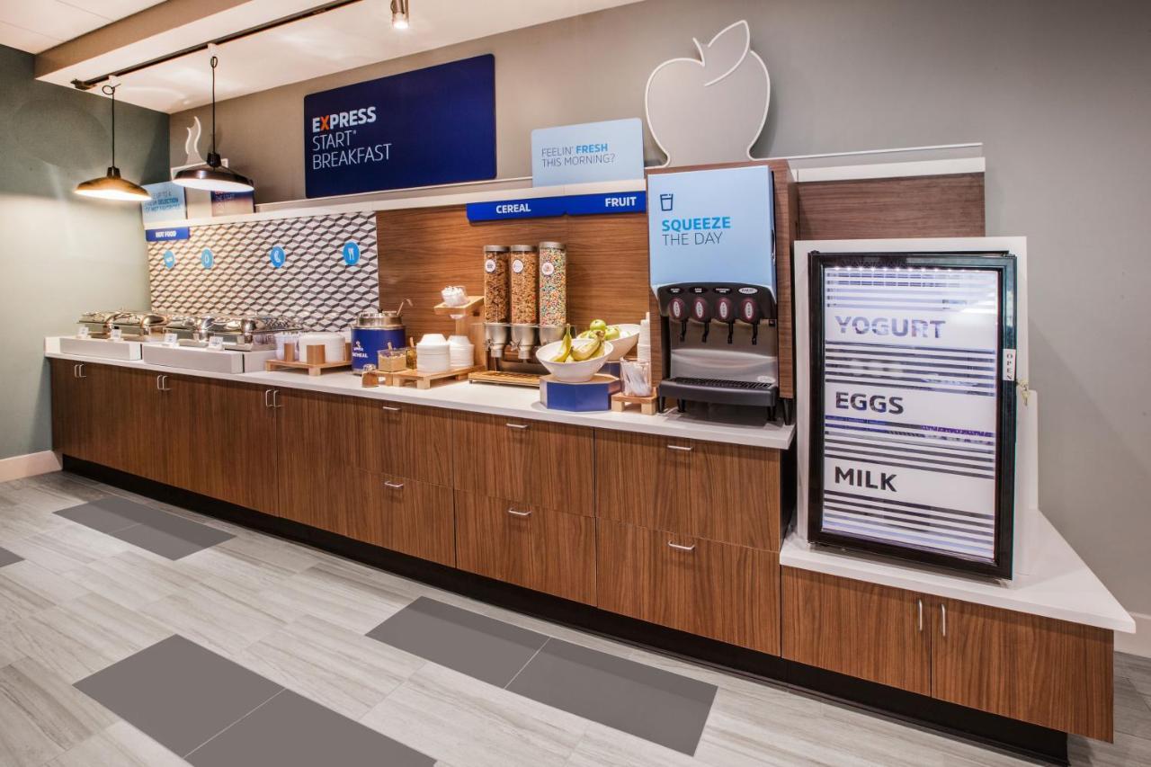 Holiday Inn Express & Suites Charlotte - Ballantyne By Ihg Екстериор снимка